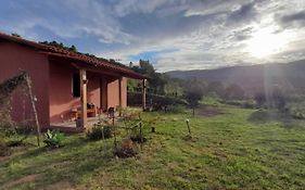 Vila Sincorá - Chalé para 4 pessoas com cozinha a 1 km da Cachoeira do Buracão